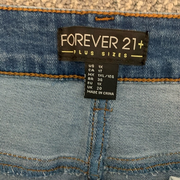 Forever 21 High Waisted Distressed Plus Shorts - Picture 2 of 3